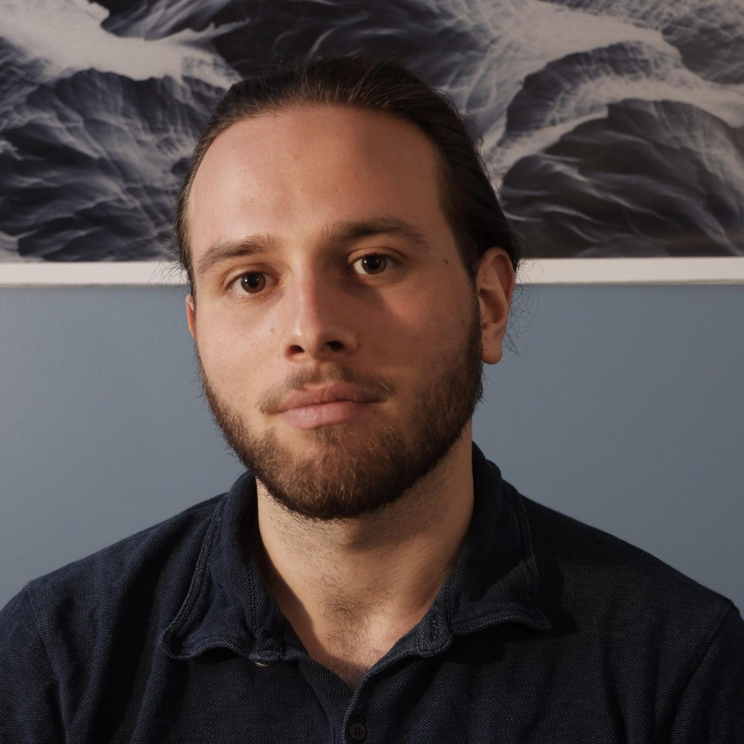 Portrait de Vincent Parisi - Ostéopathe principal chez Issy Ostéo.